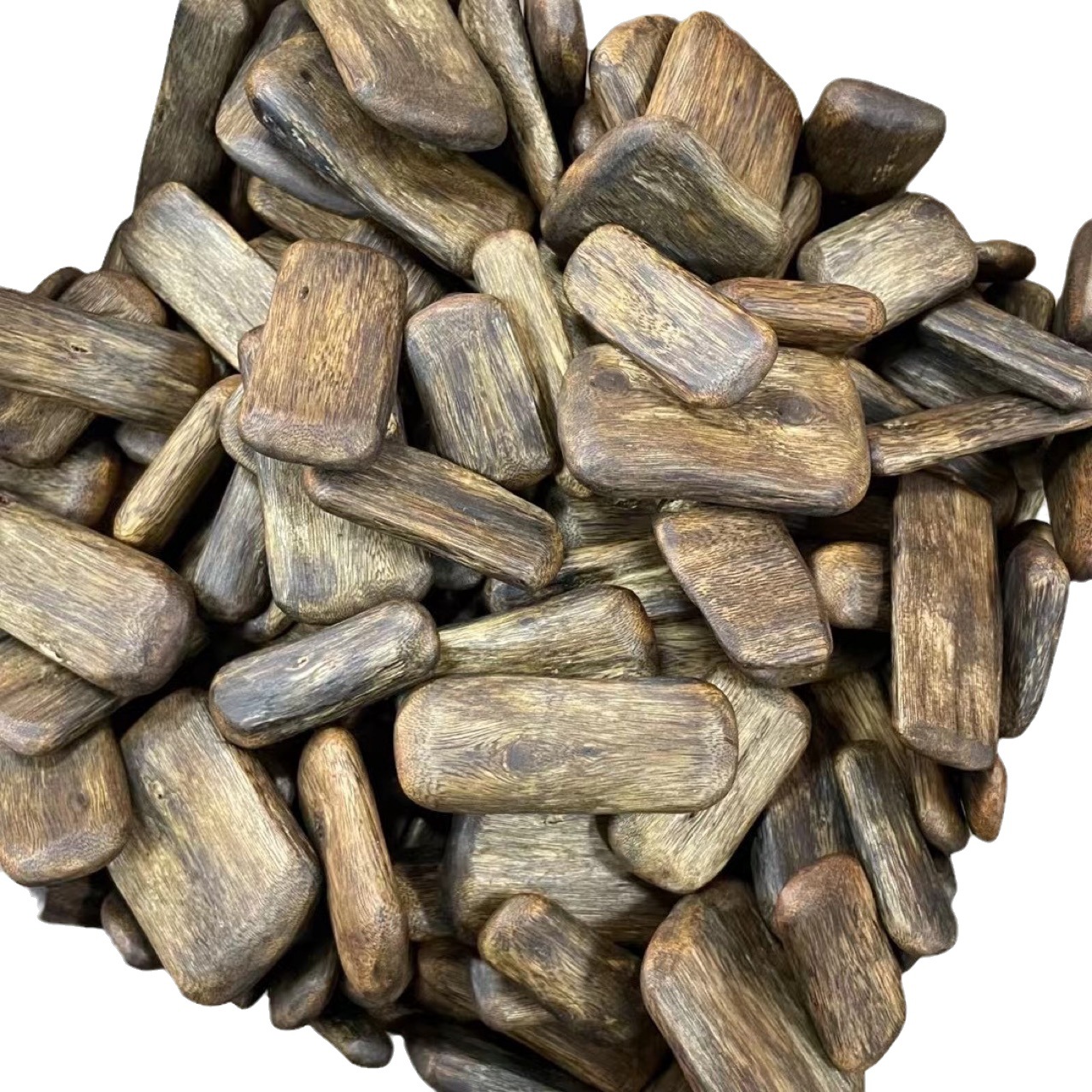 Green Agarwood Pendant with High Oil Content, Diverse Shapes, and Unique Design