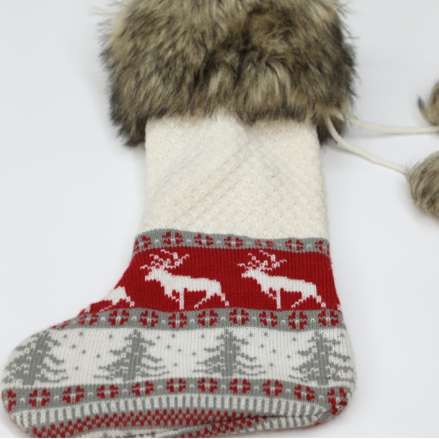 Пуховые термопокрытия для носков в рождественском стиле.