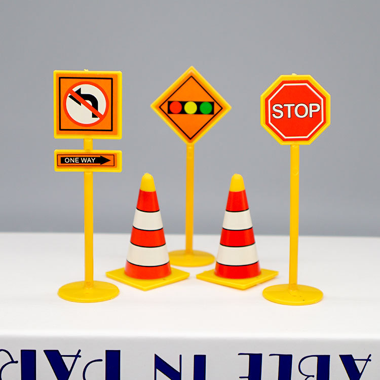 Plastic Large 5-piece Road Signs Cartoon Mini Roadblock Indication Traffic Light Set Toy Cake Jewelry Decoration Pendulum