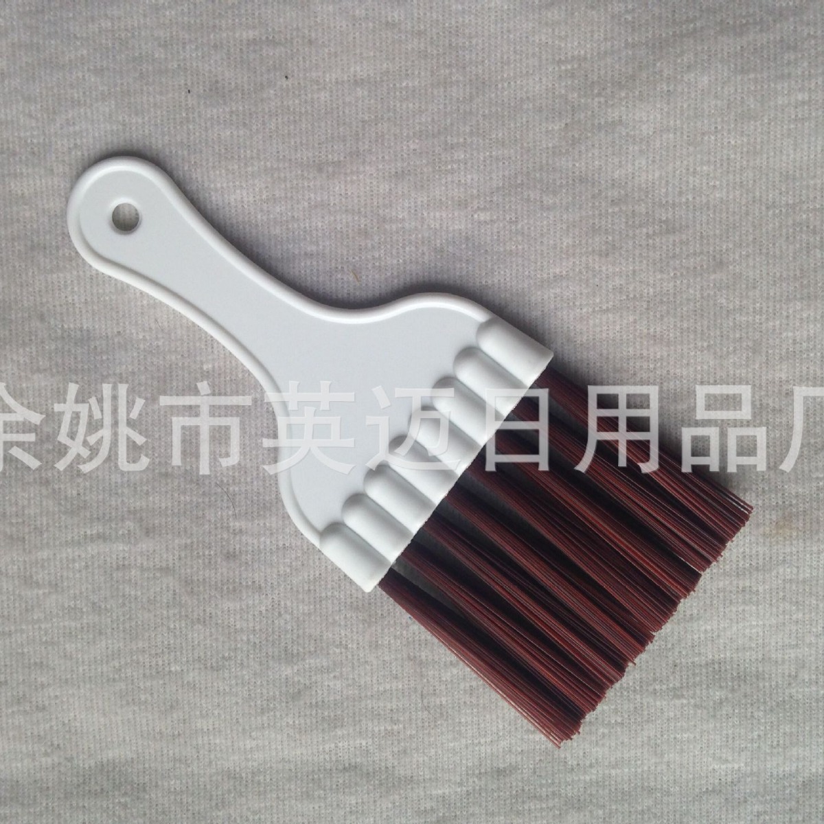 Мини веник пластиковый практичный хозяйственный маленький веник