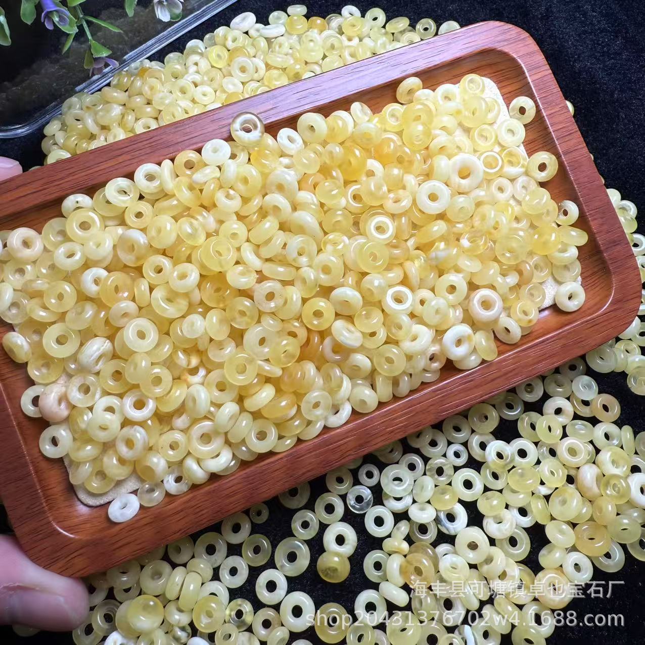 Raw Natural Beeswax Ring White Flower Wax Donut DIY Handmade Versatile Small Accessory 2025 New Amber