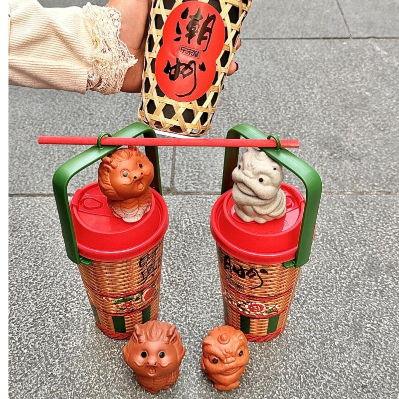 Mini Purple Clay Teapot Small Ornament Dry Ice Smoke Teapot Milk Tea Cup Lion Dance Kung Fu Tea Set Decoration Wholesale