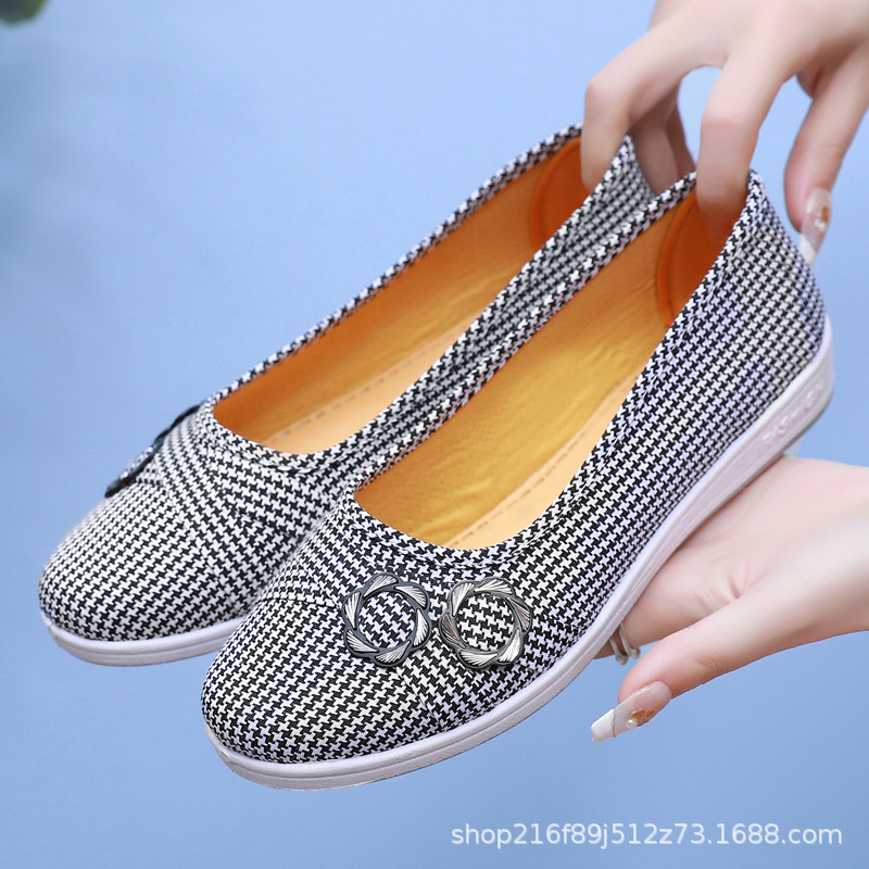 Old Beijing Cloth Shoes Middle-aged and Elderly Low-top Breathable Single-layer Shoes Non-slip Women's Shoes Old Lady Lazy Casual Shallow Moms Shoes