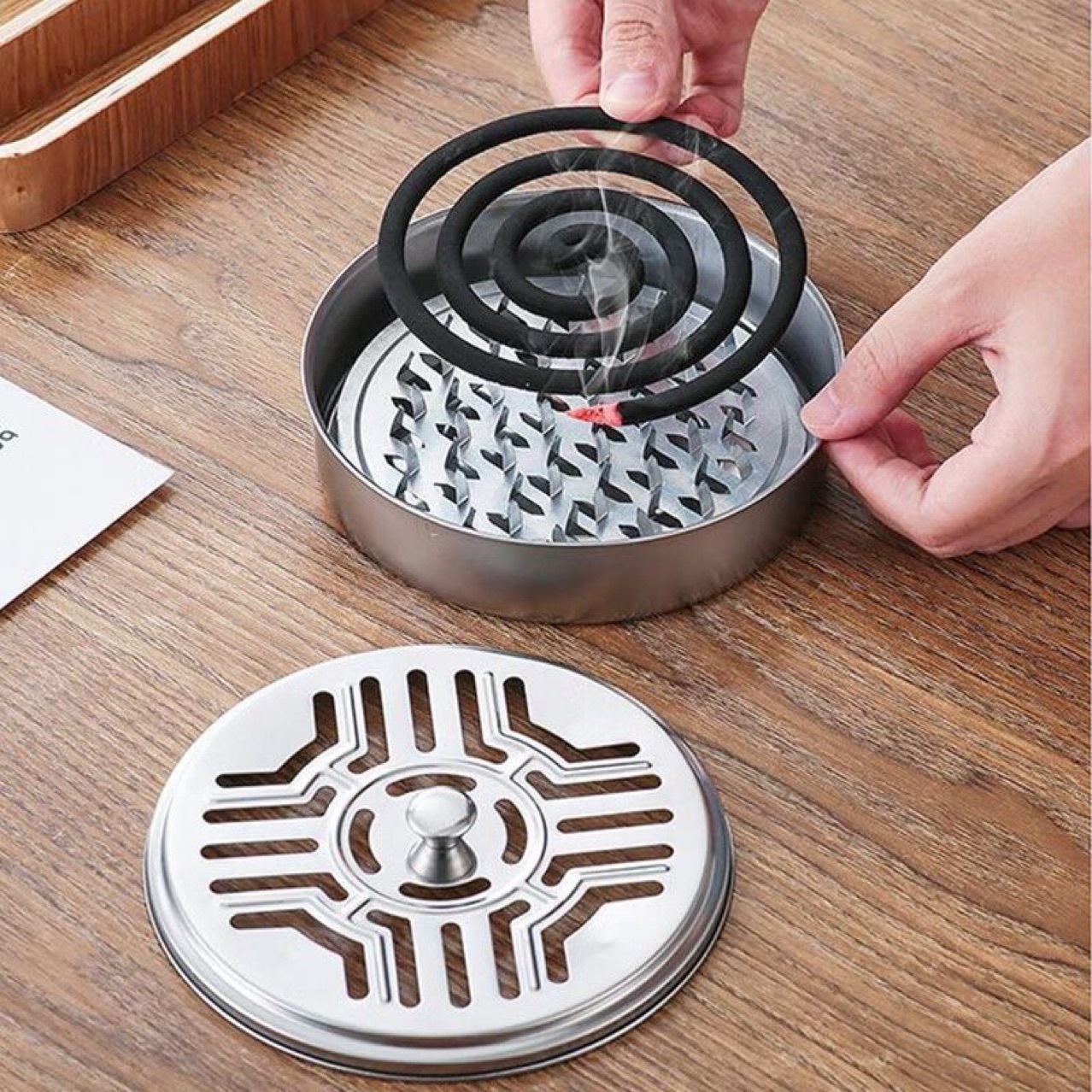 Mosquito-Repellent Coil Holder, Stainless Steel Mosquito Repellent Device for Outdoor Use with Lid, Mosquito Coil Tray with Windproof Design for Home Use
