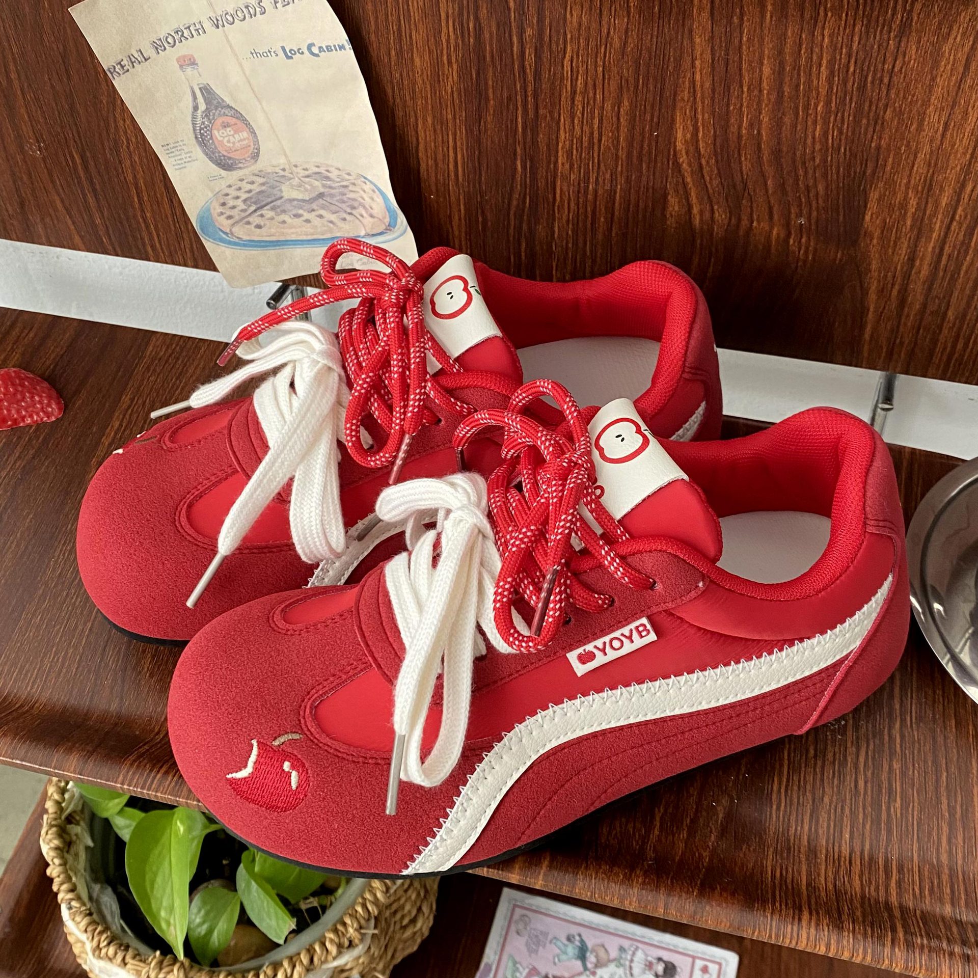 Apple Shoes Red Thin-Soled Racing Shoes 2025 Spring Versatile Color Matching Casual Soft-Soled Moral Training Shoes N2207
