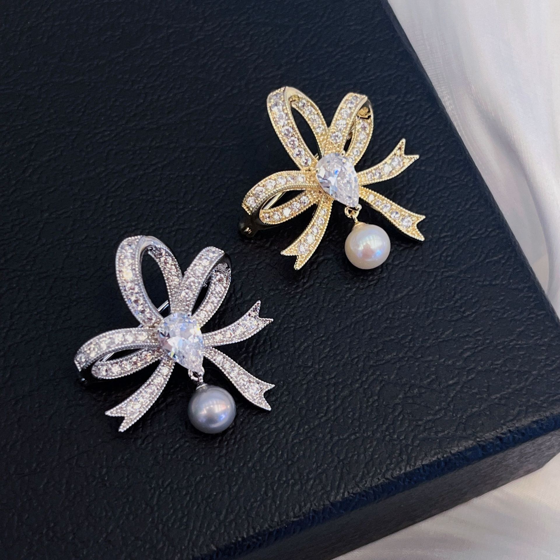 Winter New Butterfly Flower Ring Element tian Ran Freshwater Pearl Pin Fashion Corsage All-match Suit Brooch