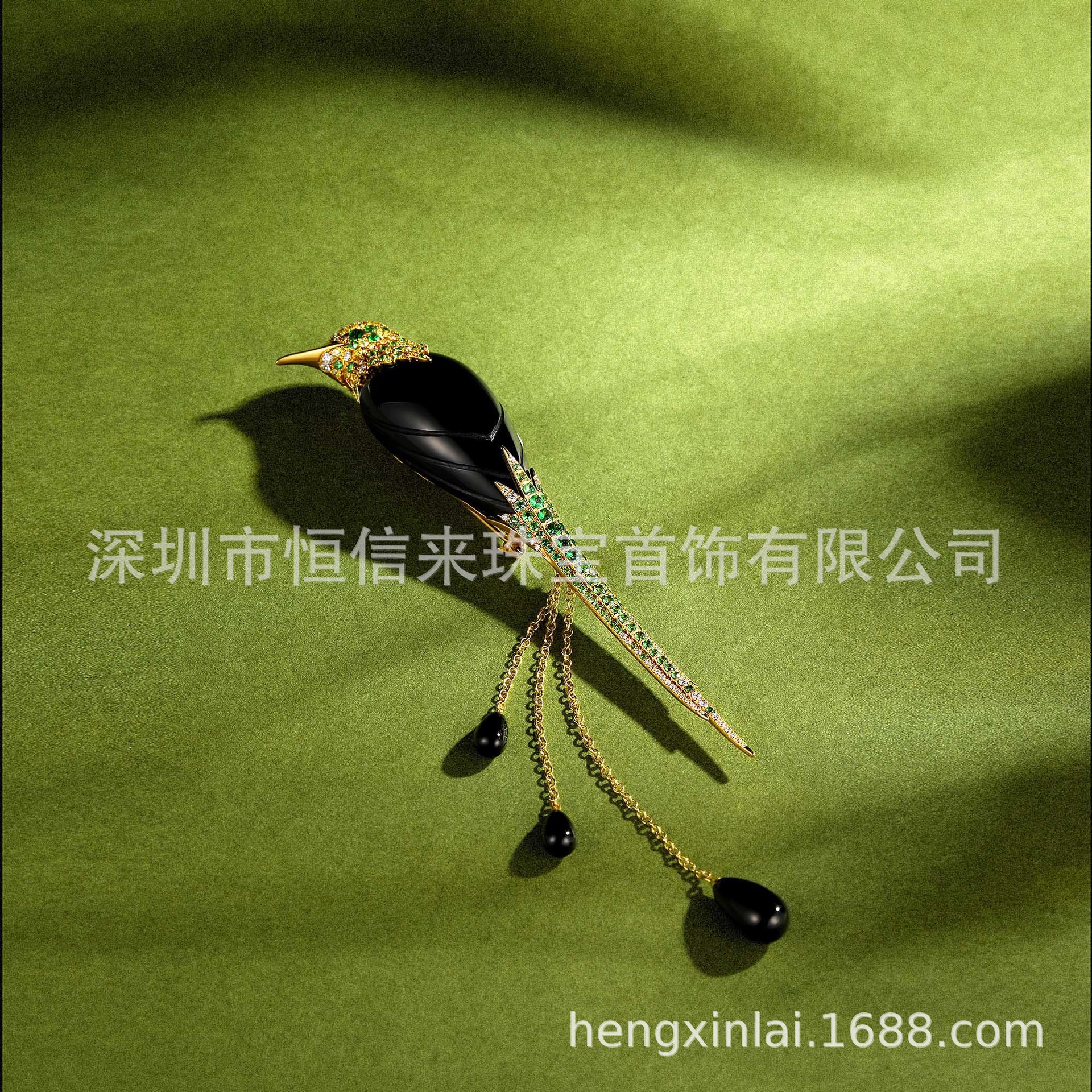 Дизайн и производство изысканной броши из 18K золота с инкрустированными бриллиантами и нефритом, обработка броши-пина