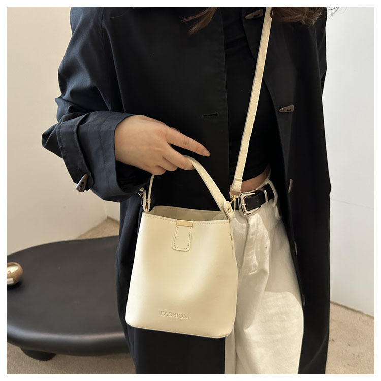 Korean fashion portable small bag women's 2025 new all-match bucket bag Korean simple shoulder messenger bag wholesale