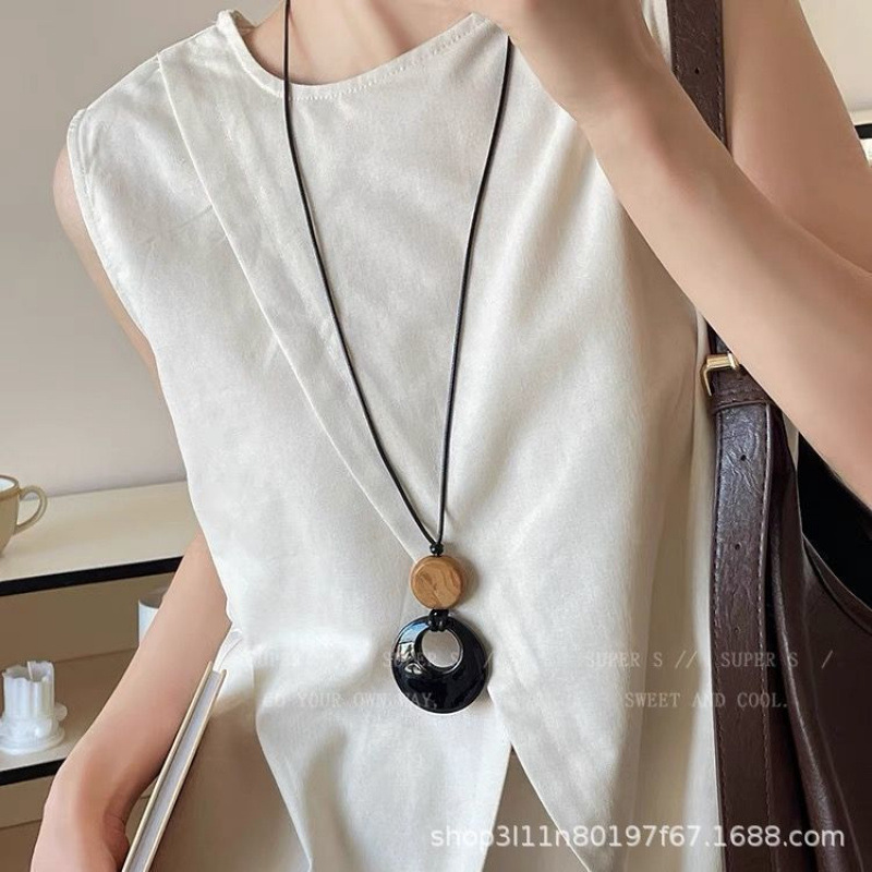 New Chinese Style Hollow Wooden Round Pendant Necklace Women's Ethnic Style Niche Design Sweater Chain Retro Halter Accessories