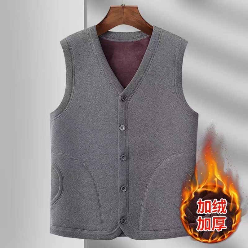 Производители одежды для мужчин среднего и пожилого возраста предлагают тёплые жилеты, базовые слои осень-зима, новый бархат и утолщённая зимняя одежда