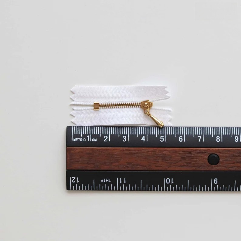 Wholesale in Stock No. 0 Metal Closed-End Zipper for Toys, Dolls, and Doll Clothes, Small Size Baby Clothes Zipper