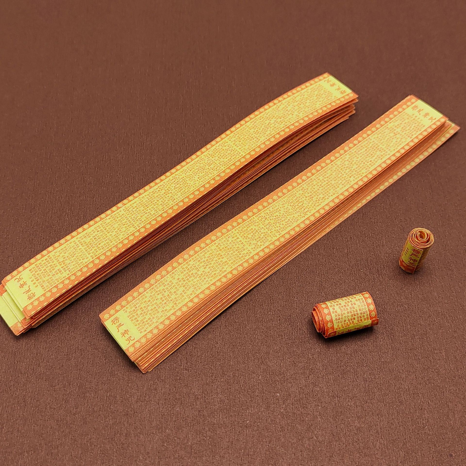 Миниатюрная рулонная бумага Шурагама проклятие маленькая священная книга двусторонняя печать мини миниатюрная священная книга может быть встроена в коробку Каву тыквенные подвески