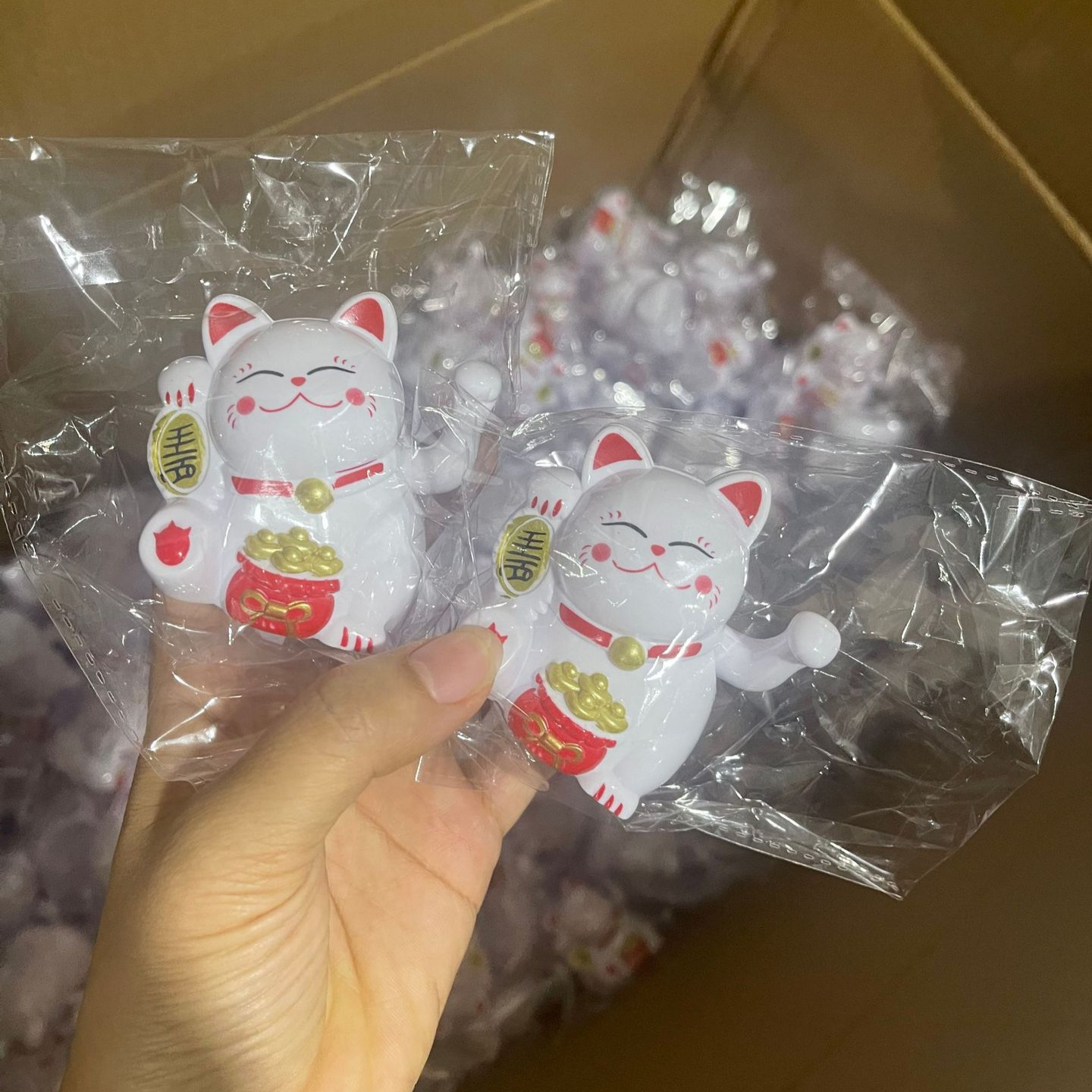 Lucky Cat Cake Decoration for Good Fortune, Housewarming Celebration, Ornament with Ingot, Copper Money God, Birthday and Anniversary Cake Topper