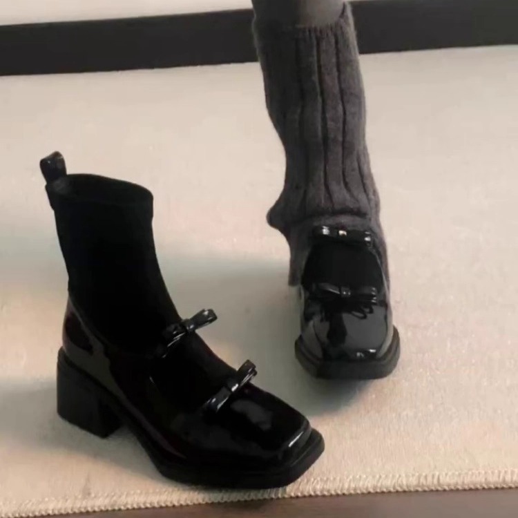 Маленькие эластичные ботинки с бантом, 2025 универсальные квадратные носки, короткие ботинки с задней молнией и утягивающим силуэтом