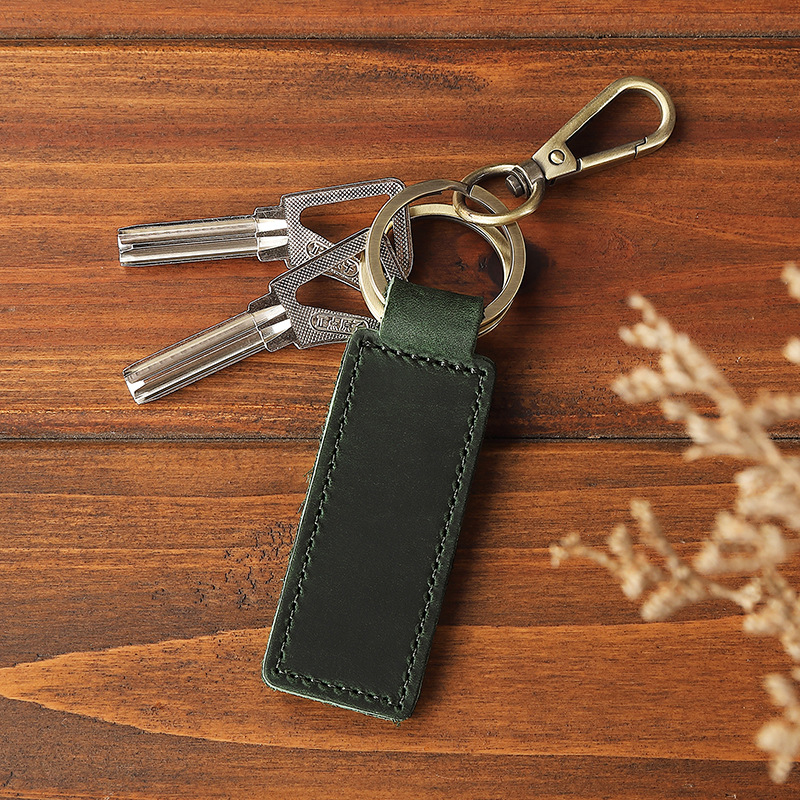 Creative key pendant keychain anti-lost car crazy horse scalper leather keychain factory wholesale