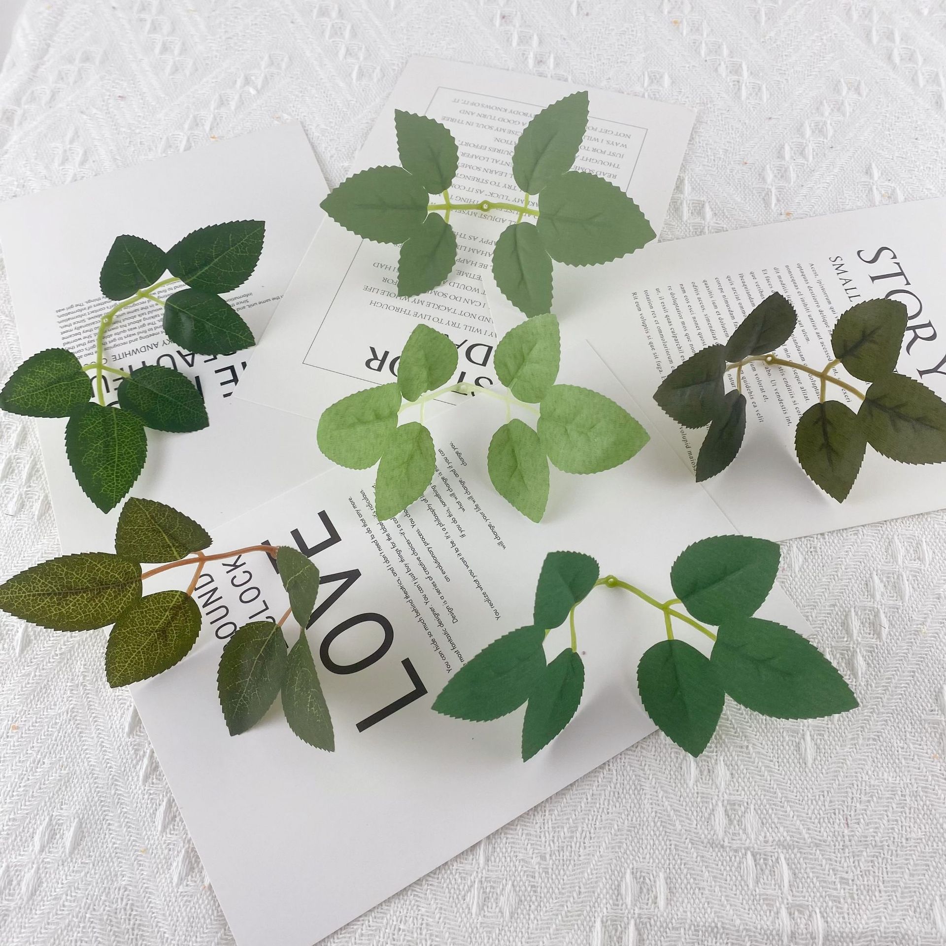 Прямые продажи фабрики искусственных листьев с шелковыми розами, шесть листьев, зеленые растительные аксессуары, букеты для декора стен и выставок