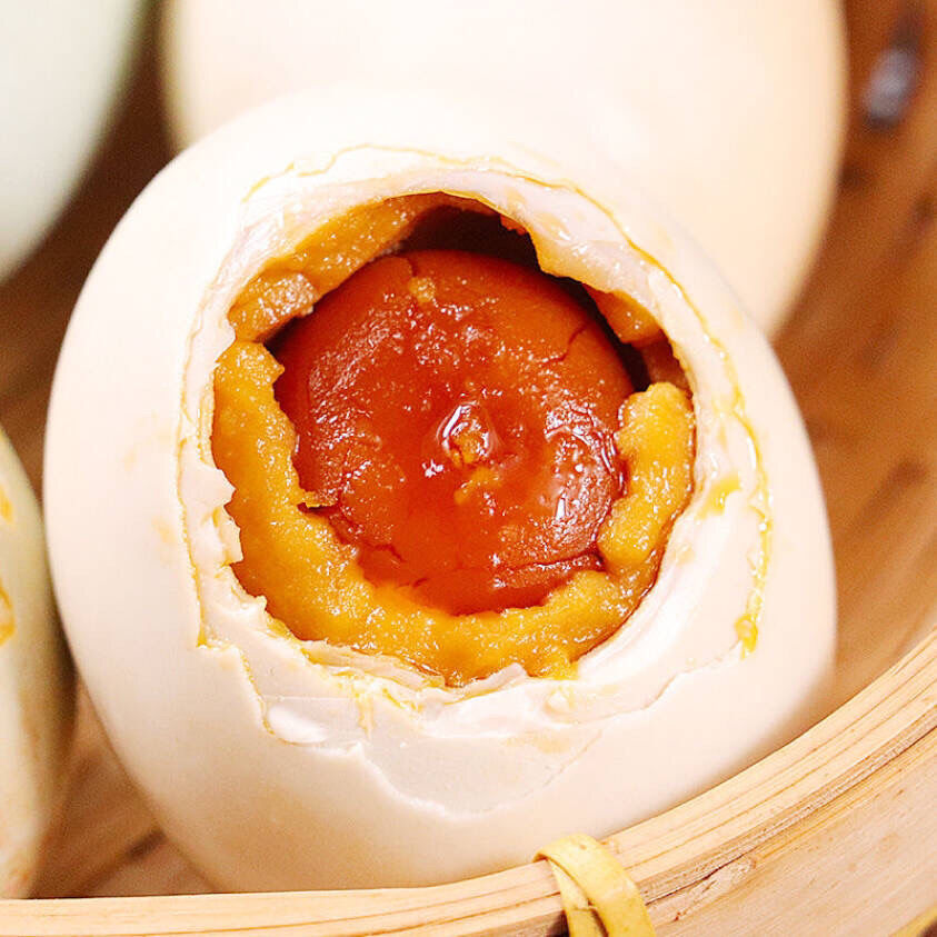 Guangxi 40 Pieces Liusha Oil Duck Eggs Salted Sea Duck Eggs Salted Eggs Cooked 50-80g Red Heart Oil Factory Direct Sales and Distribution