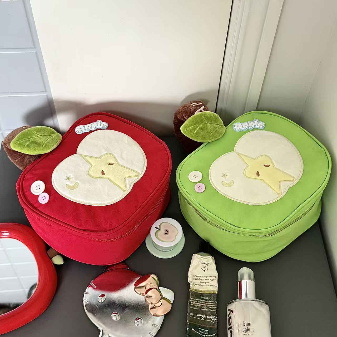 Cute Portable Apple-Shaped Cosmetic Bag Large Capacity Partitioned Portable Travel Toiletry Bag Storage Bag Digital Camera