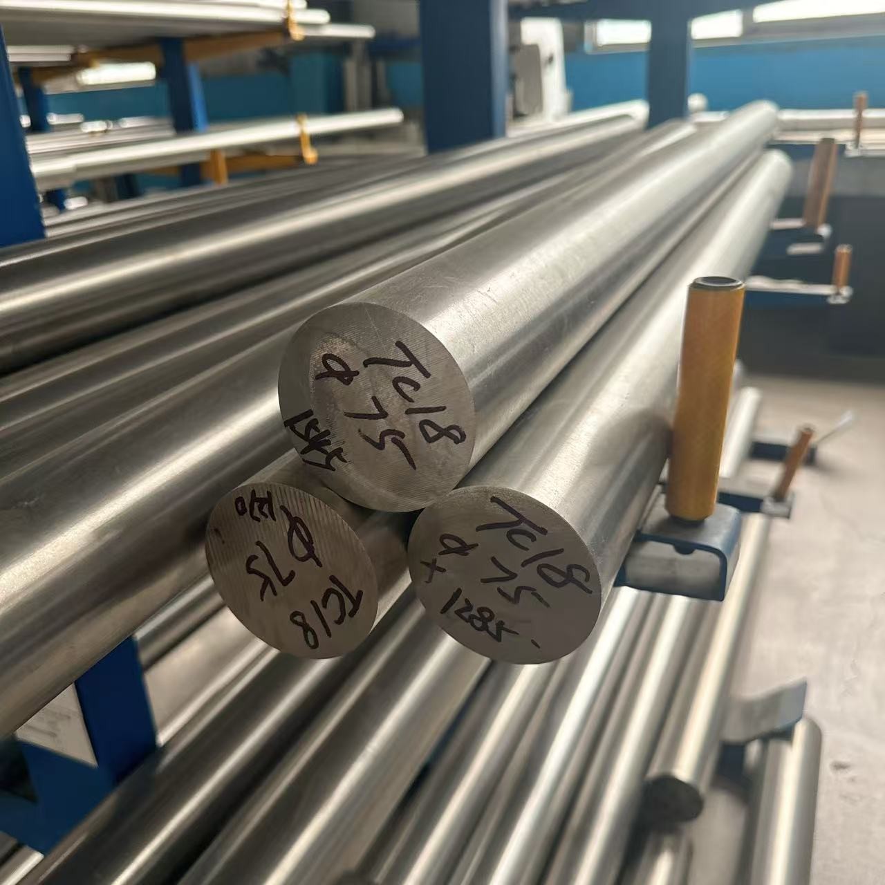 Supply Tc4Ta2 Titanium Round Bar Large Diameter Solid Tc4 Titanium Alloy Rod Can Be Cut