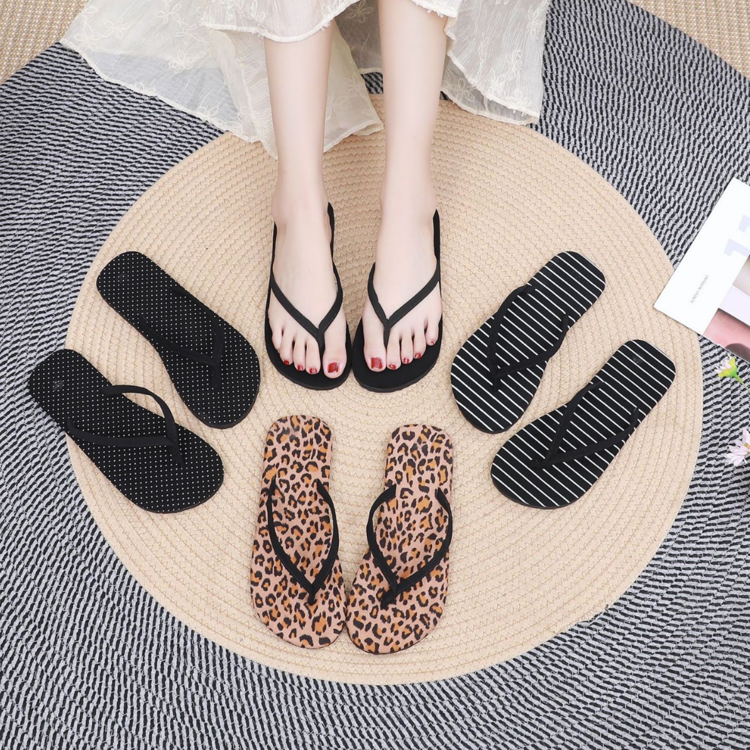 Новые шлепанцы для женщин для уличной носки летние популярные пляжные шлепанцы