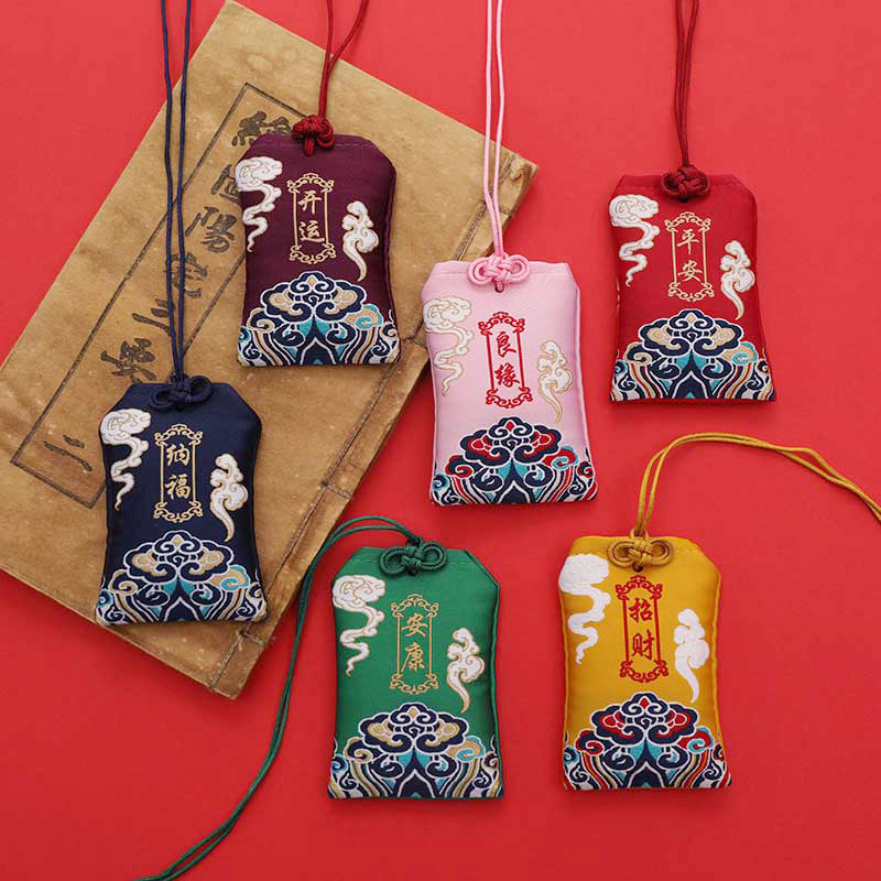 Wholesale Hanging Neck Chinese Embroidery Prayer Bag Small Purse Brocade Sachet Amulet Lucky Bag Guard Sachet Empty Bag