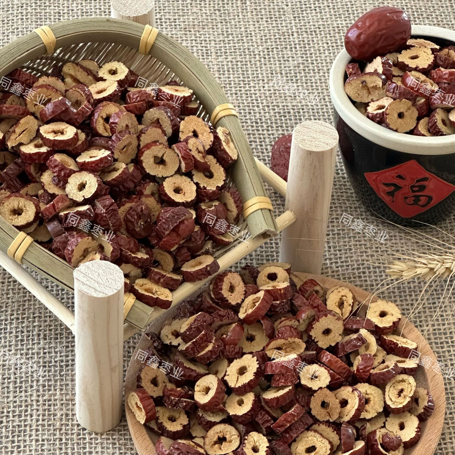 Perennial supply Xinjiang Xiaohong jujube tablets jujube circle dried jujube raw material grade suitable for scented tea medicinal materials accessories