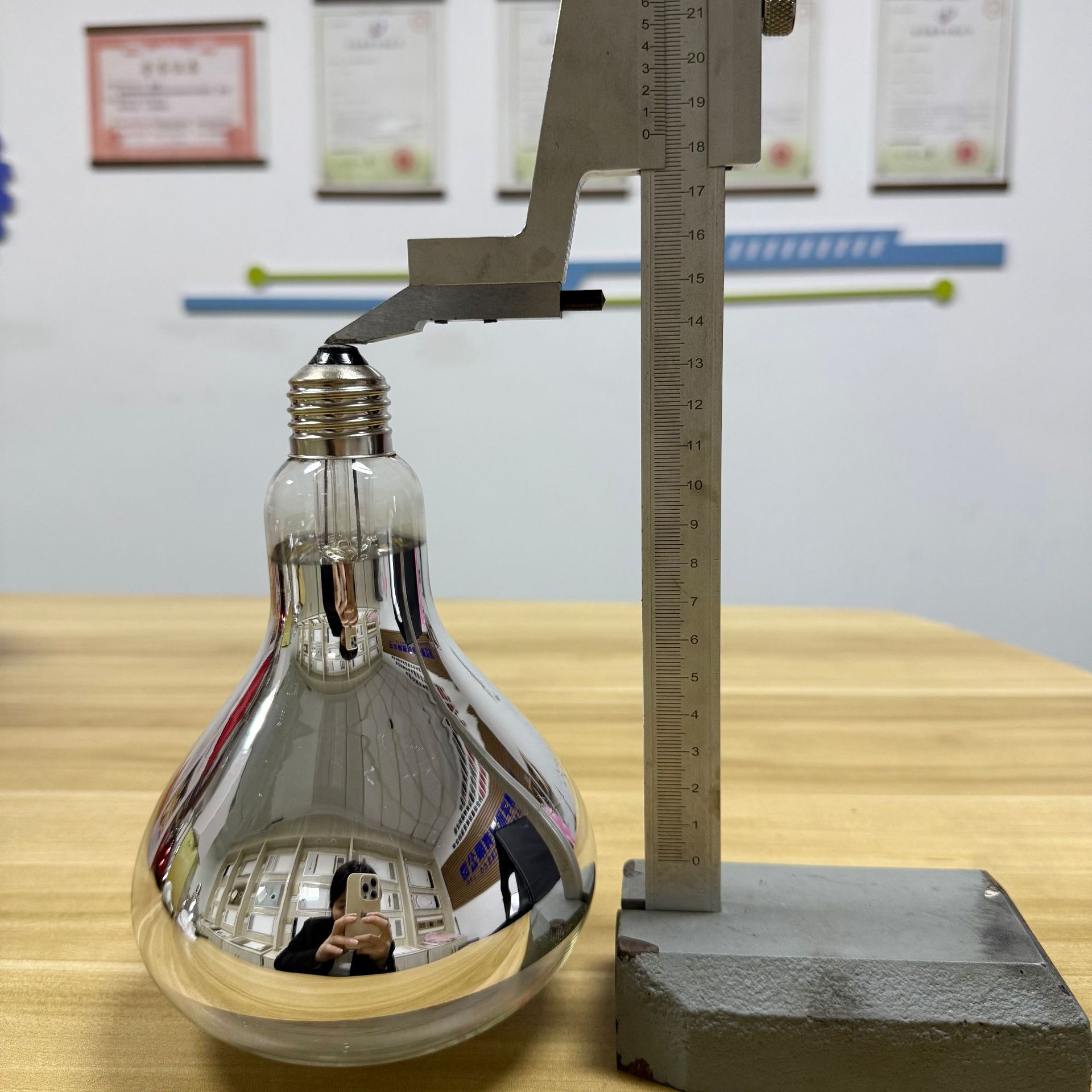 Post-80S Heating Bath Lamp Bulb Farm Insulation Light Surface 220V250W Waterproof and Explosion-Proof Copper Head Upgraded Model