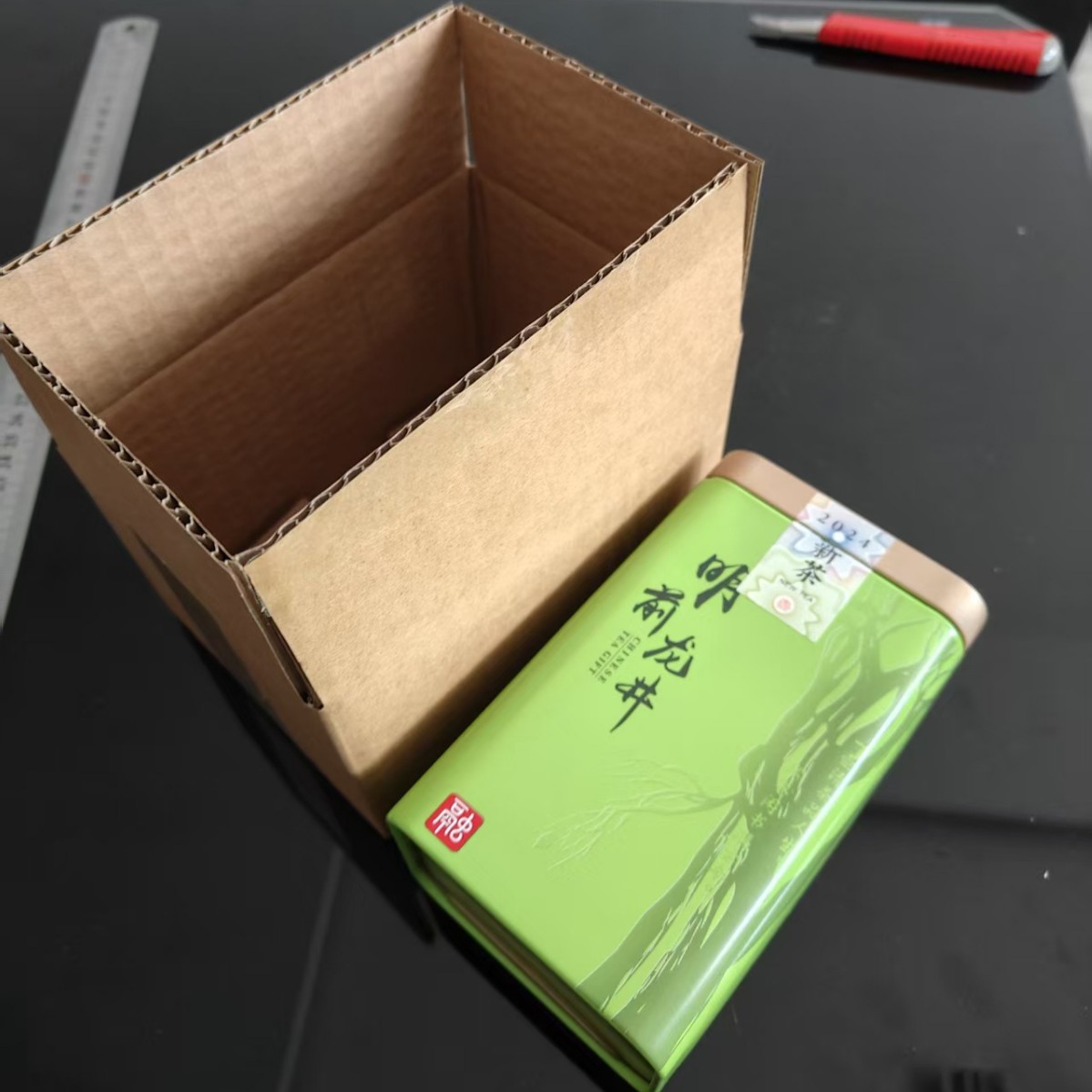 Factory Shutdown Clearance Sale Three-Layer Small Cardboard Boxes for Express Delivery and Pressure-Resistant Taobao Boxes