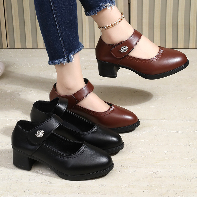 Экспортные мягкие кожаные плоские туфли для женщин, новые 2025 года, с средним каблуком, туфли для мам, толстые плоские туфли, круглые носки, корейский стиль
