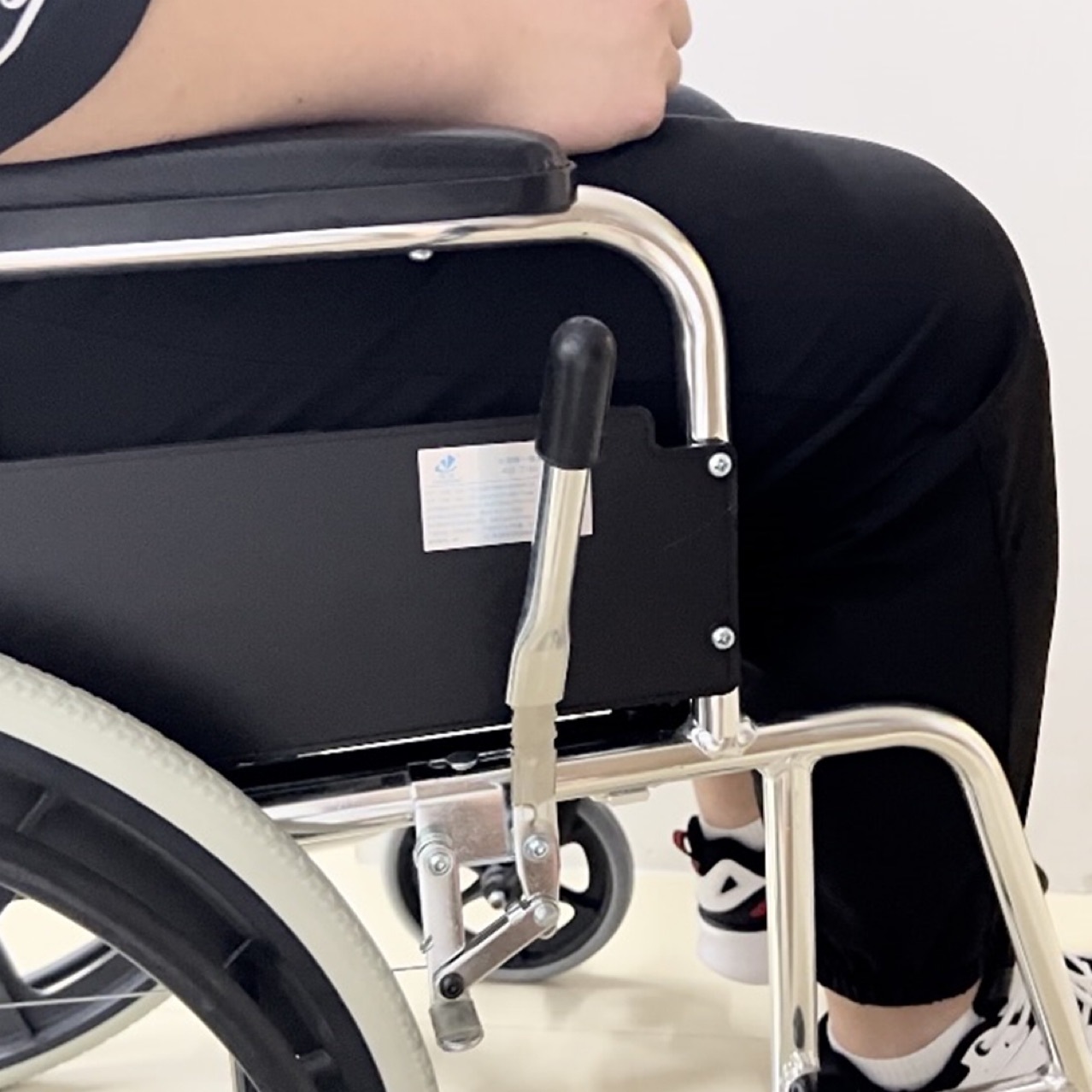 Wheelchair brake assist brake extension rod