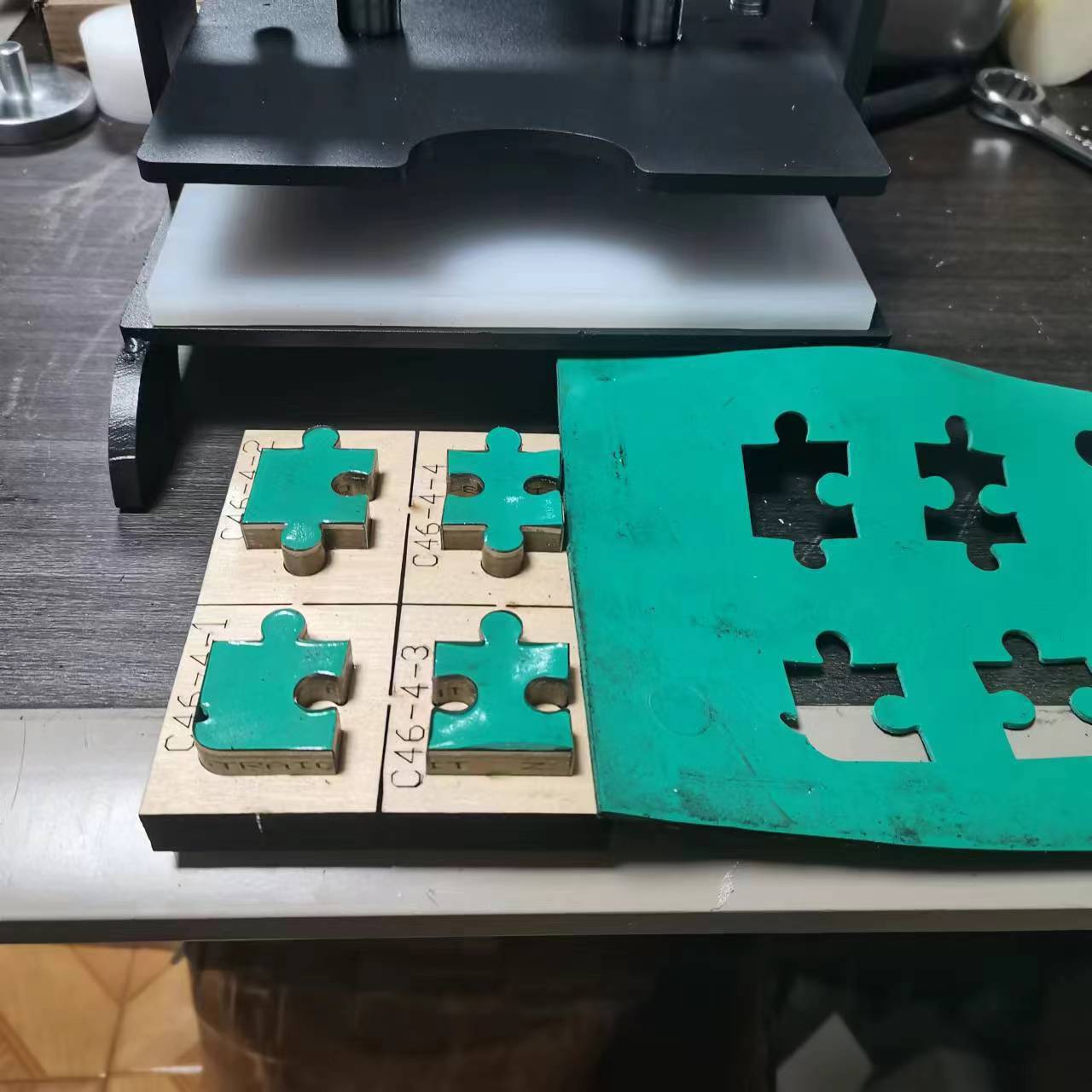 Die cutting machine manual press cutting blanking manual punching machine small leather cutting blanking machine press molding machine