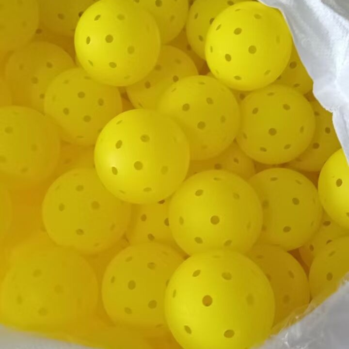 74mm40 hole 26g rotomolding pick ball Rotational Pickleball game ball one-piece forming