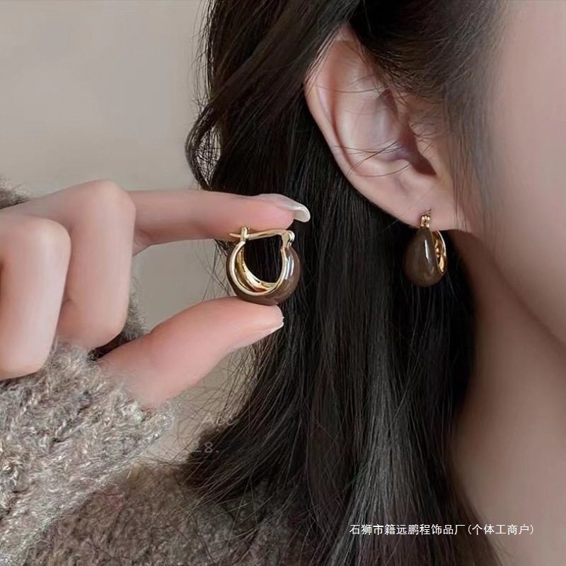 Authentic Yin Di Fang Autumn/Winter Melad Retro Earrings for Women, New Popular Studs with Unique Design and High-End Feel