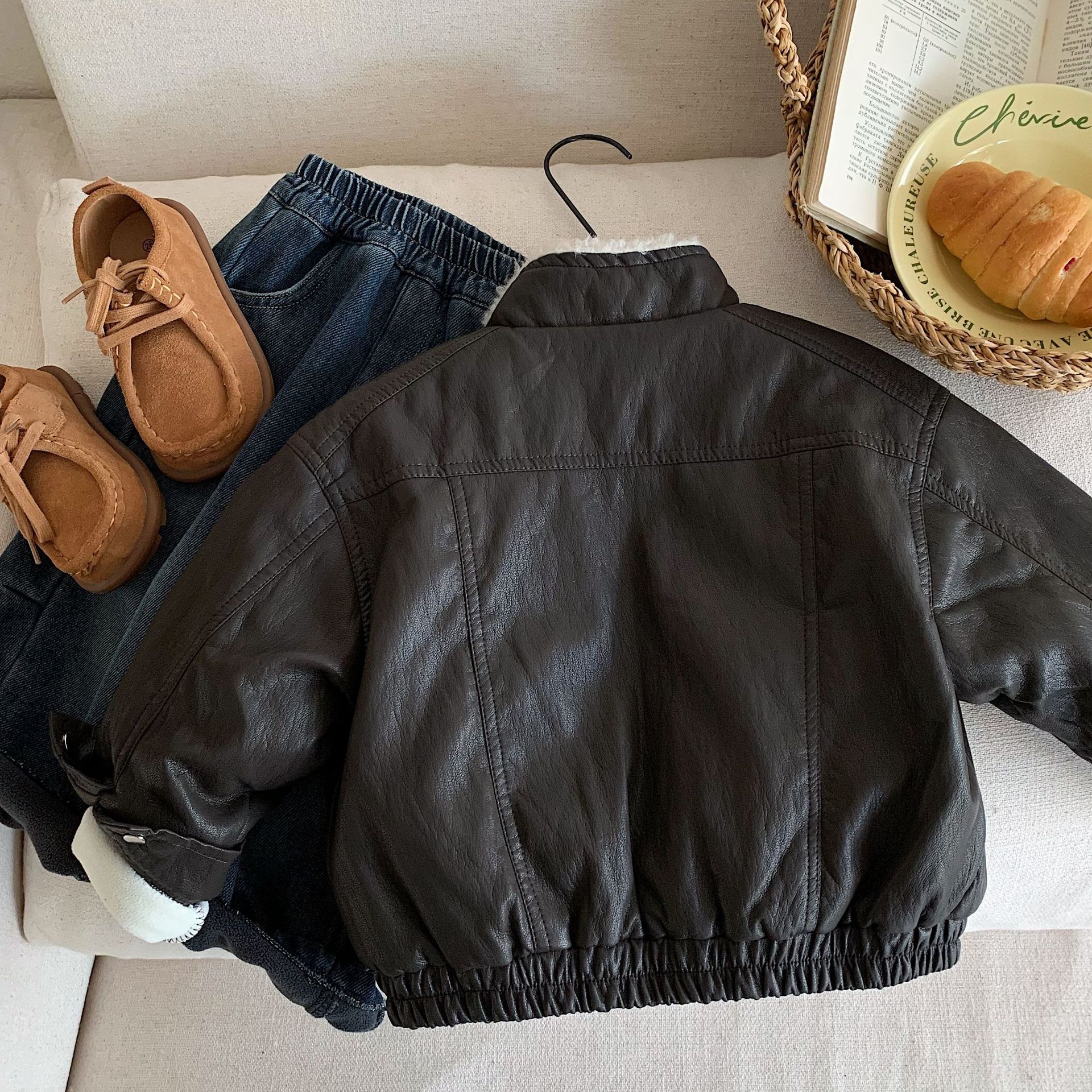 Bangcheng Children's Thickened Leather Jacket 2025 Winter New Style Boys and Girls Stylish Padded Coat Huzhou Zhili Children's Clothing Wholesale