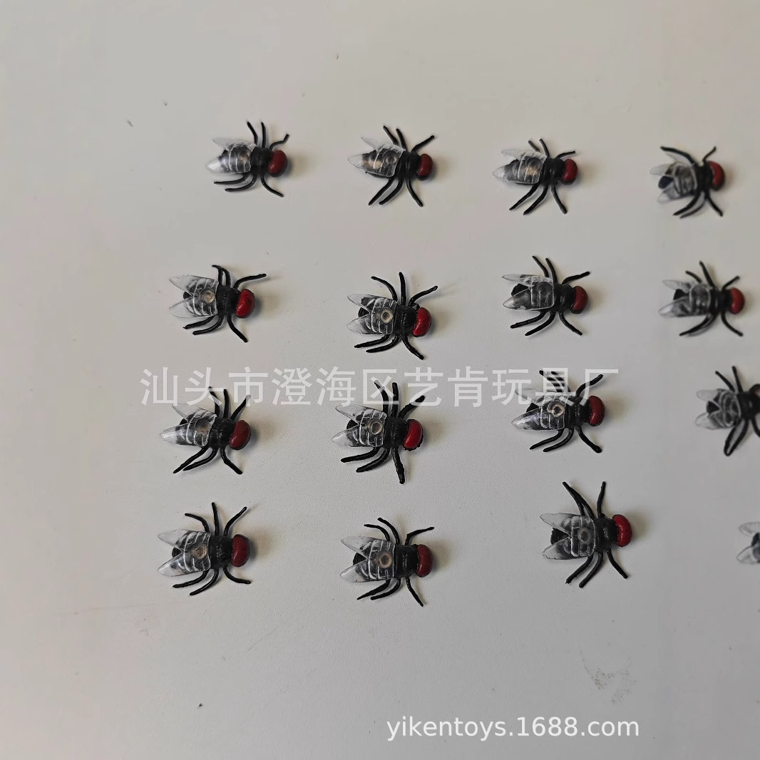 Cross-border spider whole person toy fly cockroach centipede scorpion funny scary disgusting April Fool's Day prank props