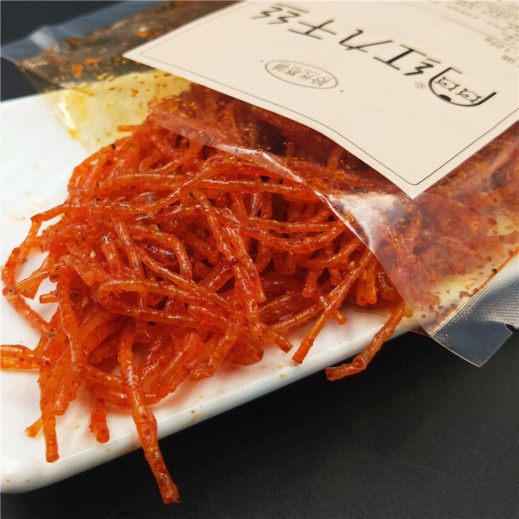 Picking up light spicy strips, big spicy slices, spicy skin, 125g gluten leisure stall batch of net red spicy strips, small snacks wholesale