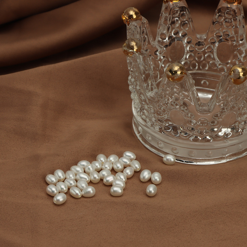 A large number of spot wholesale 4mm natural freshwater pearl rice beads half hole loose beads diy jewelry materials