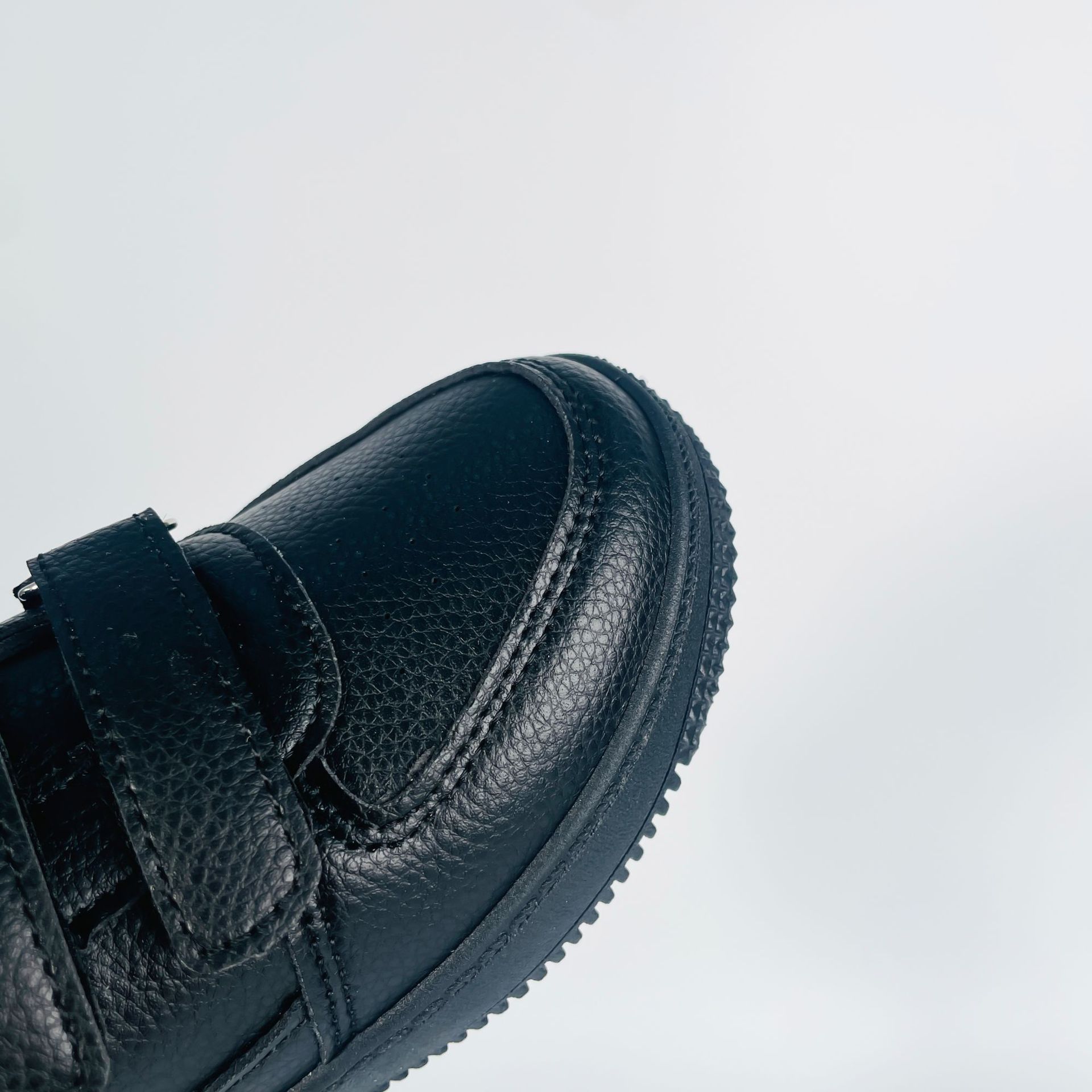 2025 black children's shoes new thick-soled soft-soled breathable wholesale factory direct student shoes skate shoes for export