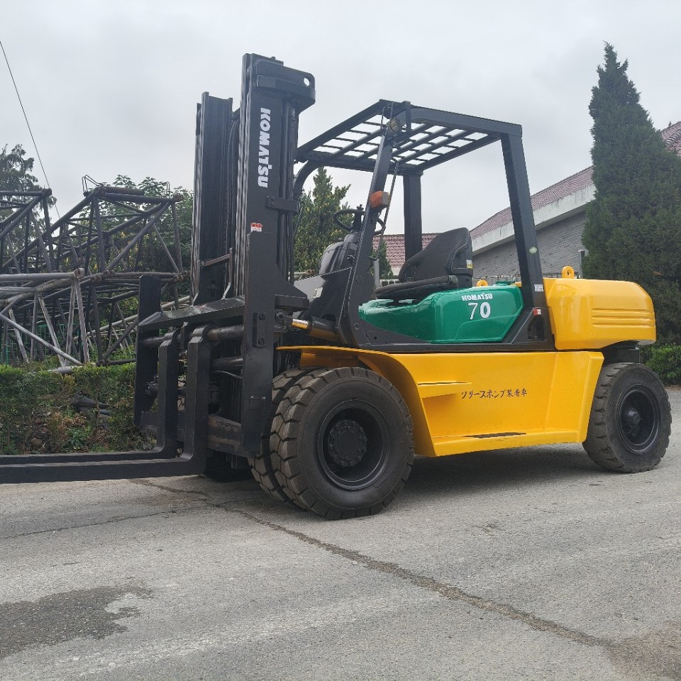 Б/у вилочный погрузчик Komatsu 7 тонн, б/у вилочный погрузчик Komatsu 7 тонн с высокой мачтой, подъем 5 м