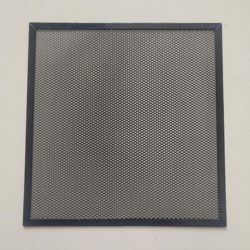 A Large Amount of Spot Stamped Diamond Mesh Iron Mesh Edge Mesh Shelf Back Mesh Partition Wire Mesh Filter Sound Insulation Aluminum Mesh