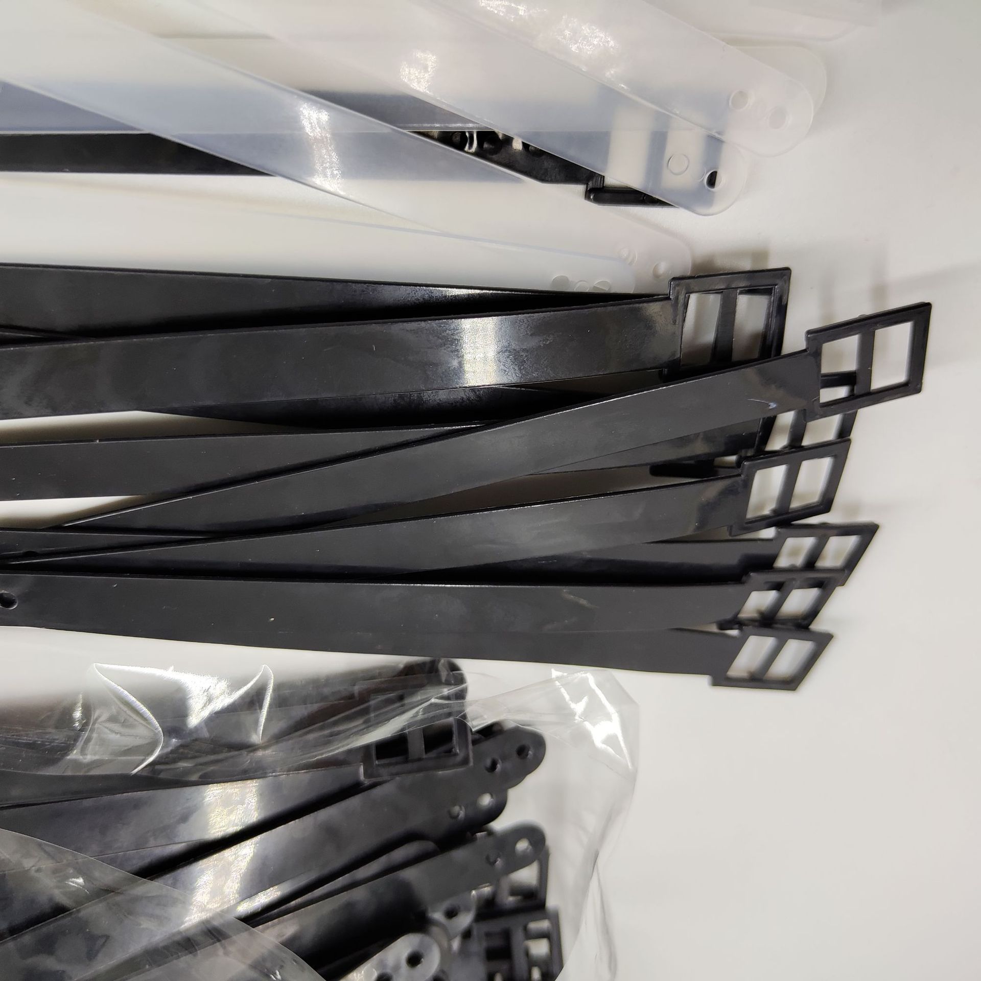 Factory direct luggage tag hanging buckle pe belt strong safety plastic belt fixed plastic belt sufficient supply