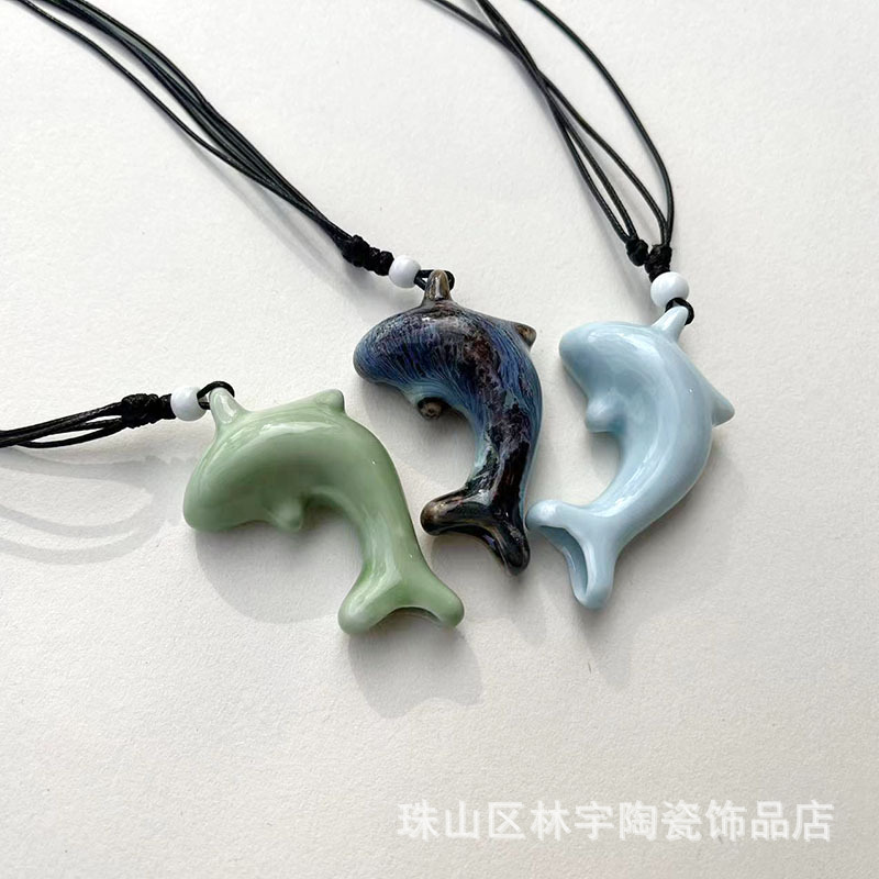 Cartoon little dolphin ceramic whistle children's ceramic necklace scenic spot hot selling crafts souvenir ceramic whistle