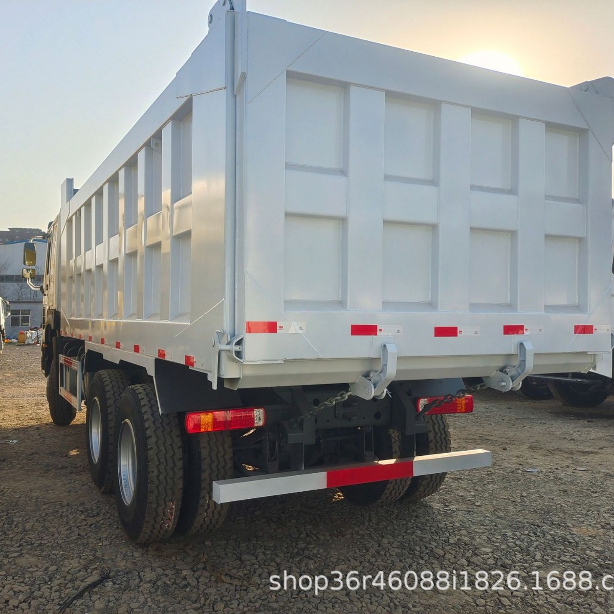 Deposit for Exporting to Africa: Howo Dump Truck with Container, Rear-Dump Truck, Refurbished Dump Truck, 371 Horsepower Transport Truck