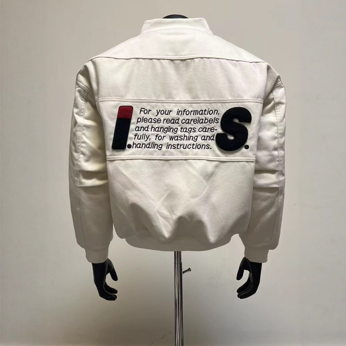 Кросс-бодер бейсбольная куртка с вышивкой, функциональный стиль, свободный модный винтажный дизайн