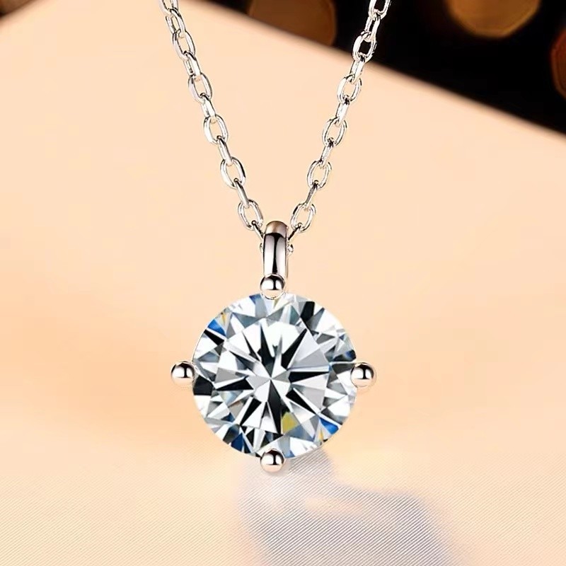 Pure white copper non-fading fashion four-claw 8m large zircon special flash girl necklace pendant for girlfriend gift