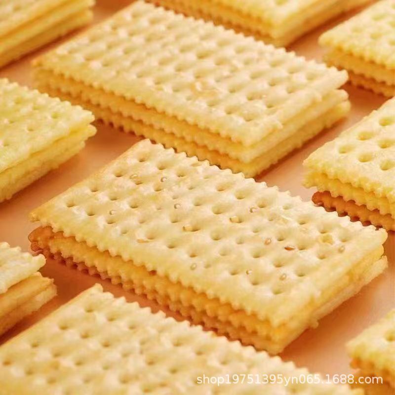 Youming soda biscuit wholesale whole box milk Salt Original flavor slices sea salt flavor salty flavor comb cake wholesale delivery