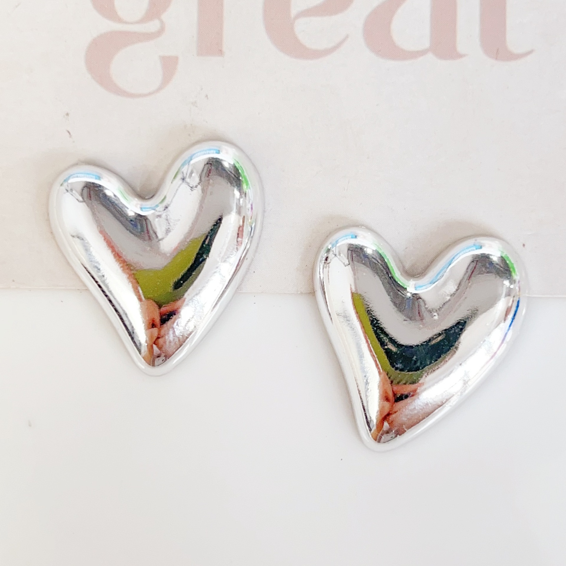 Colorful High-End Electroplating Heart Crooked Peach Heart DIY Jewelry Accessories Hairpin Bag Mobile Phone Case Hole Shoe Material