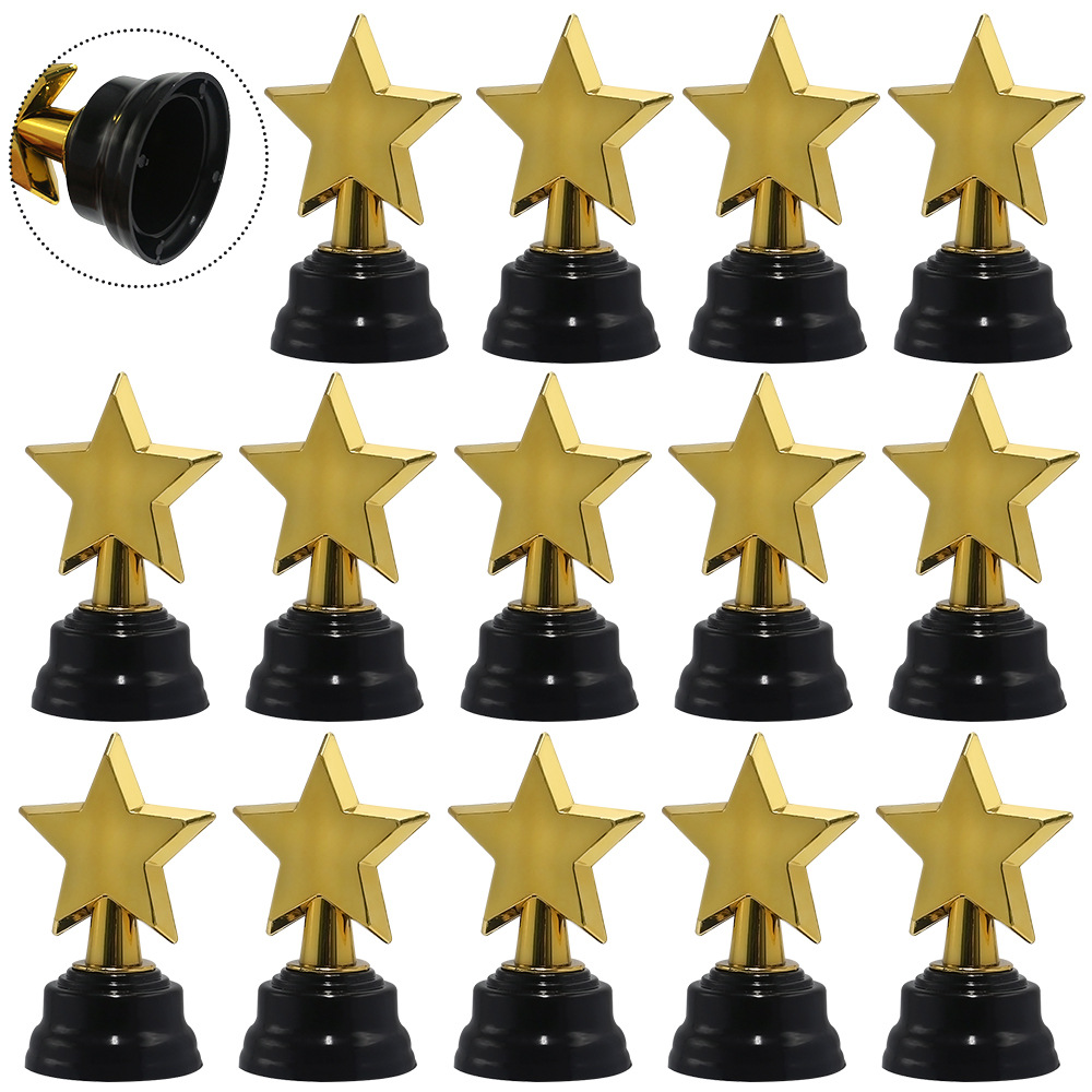 Kindergarten five-pointed star small trophy children's games plastic star trophy award mini creative props wholesale
