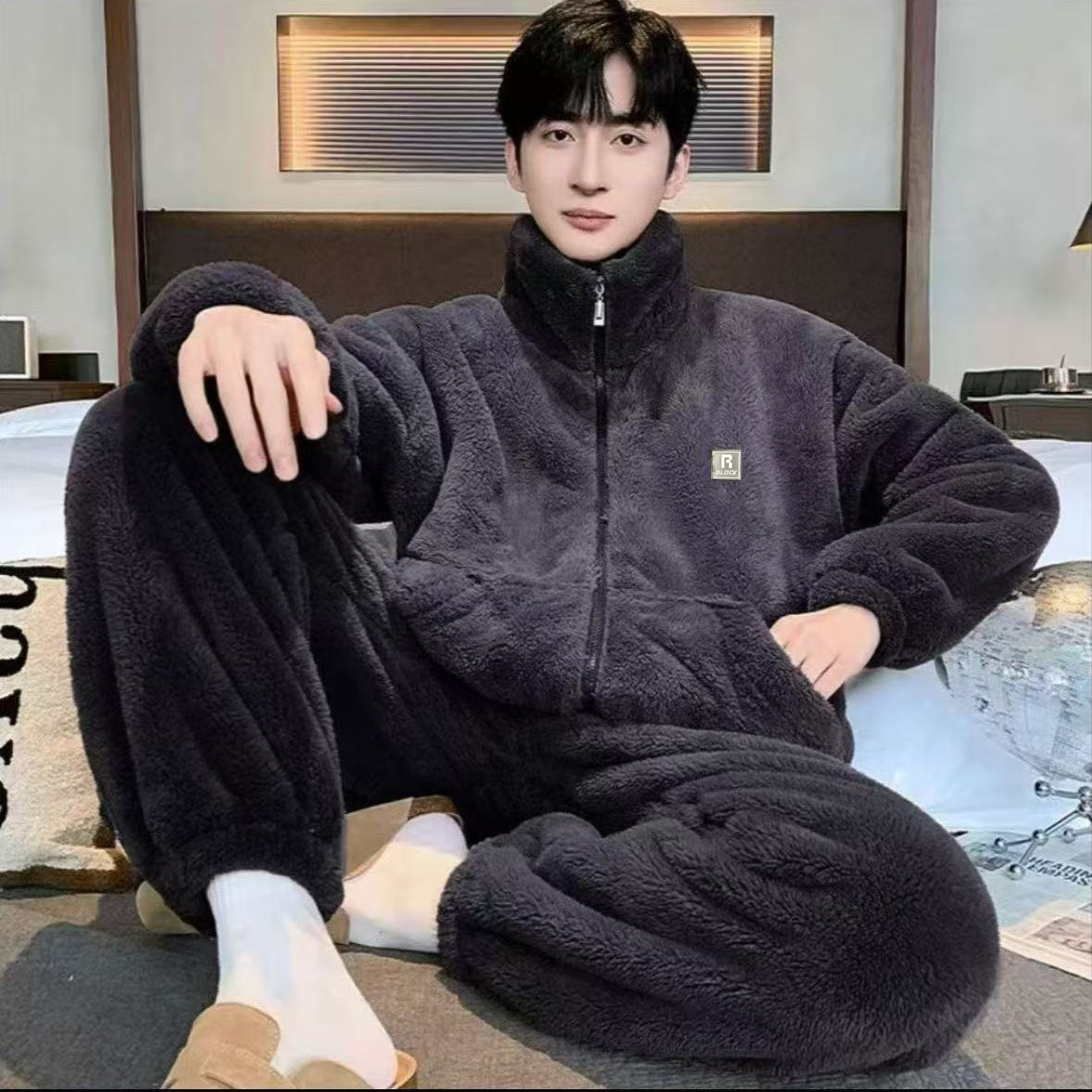 Можно носить на улице мужские большие размеры свободные флисовые утолщенные теплые бархатные домашние пижамы комплект осень и зима новый снежинки велюр