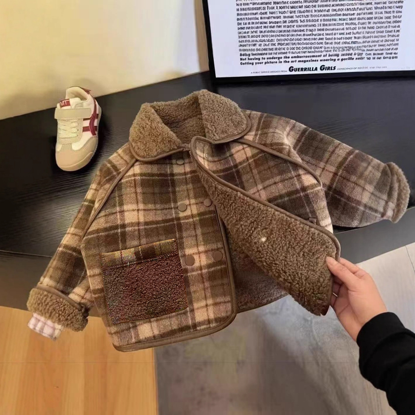 Детские бархатные куртки для мальчиков и девочек, осенние и зимние, 2025, стильные повседневные куртки с лацканами из шерстяной клетчатой ткани